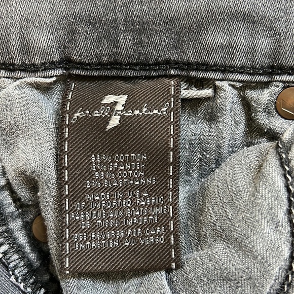 Skinny Jeans with cute button detailing - Picture 5 of 6